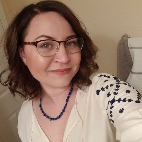 Meet your Posher, Steph - Picture 1 of 1